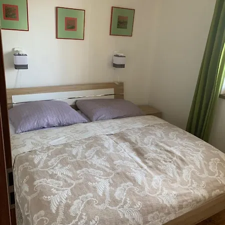 Lesnicek * Stará Lesná